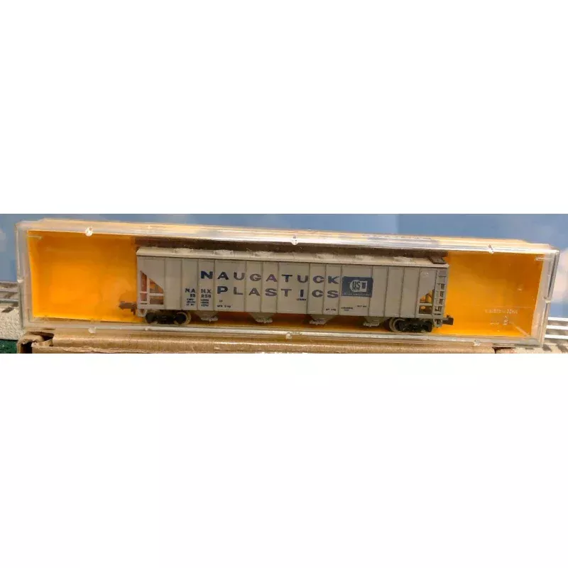 AHM N-SCALE COVERED HOPPER 4446 NAUGATUCK PLASTICS